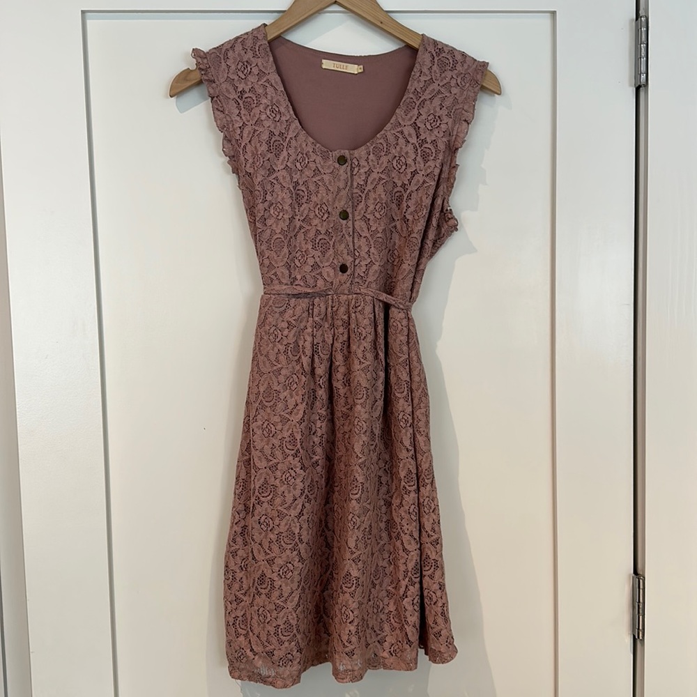 Dusty pink vintage mini dress with lace floral print